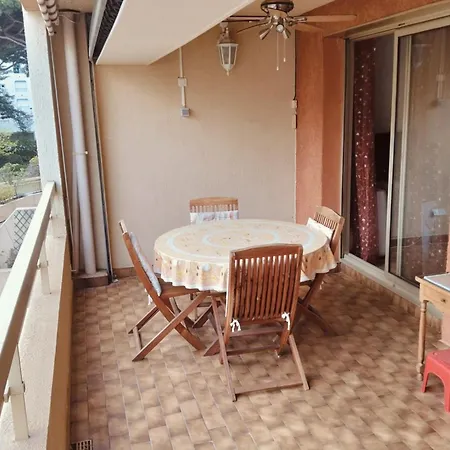 In The Port Of 公寓